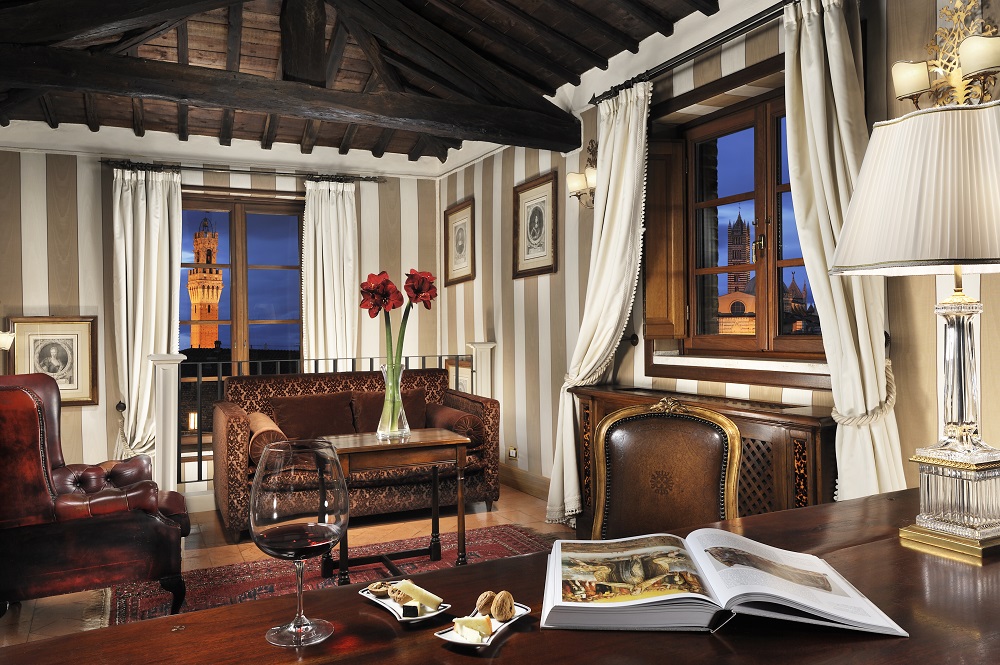 Starhotels_Grand_Hotel_Continental_Siena_Panoramic_Suite (1).jpg